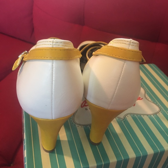 Bettie Page Angie Vintage Pumps - Picture 5 of 8